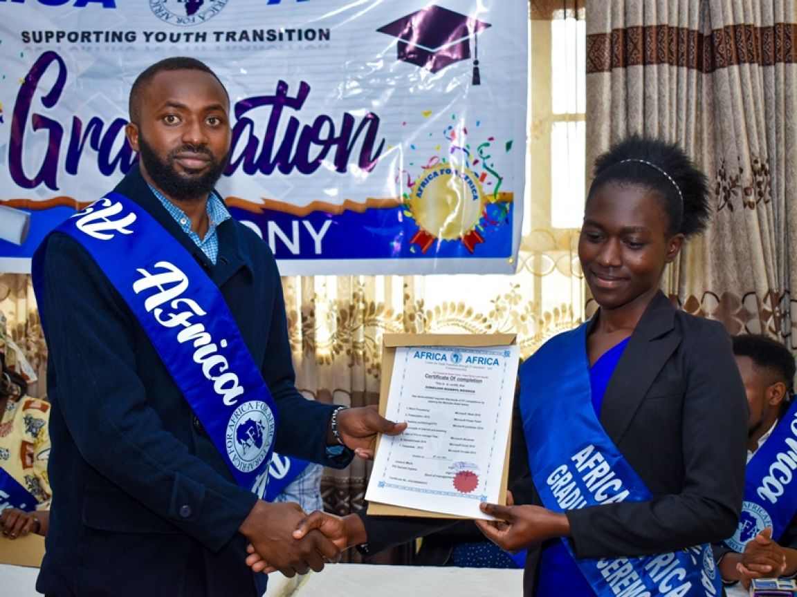 Projekt Afrika Africe nadále pokračuje a slavil další promoce