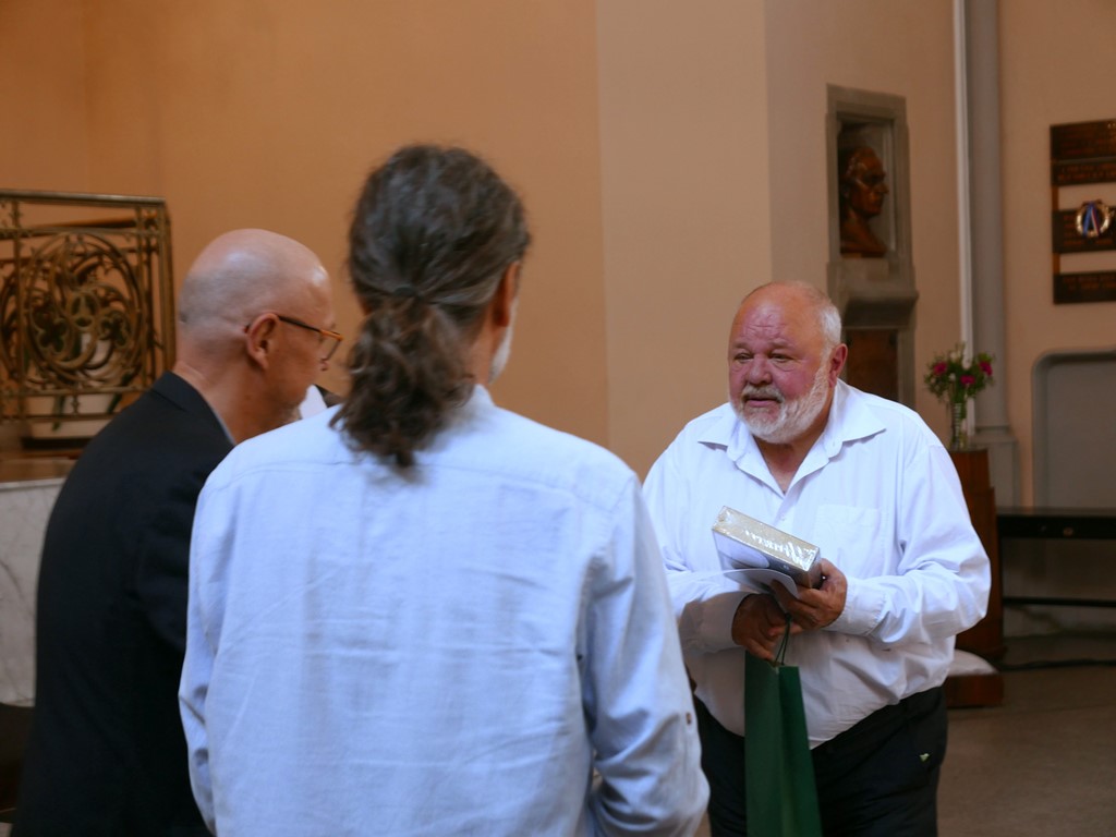 Farář, pedagog a celocírkevní kantor PaedDr. Zdeněk Kovalčík byl oceněn za svou duchovenskou, kulturní a uměleckou činnost pro církev.