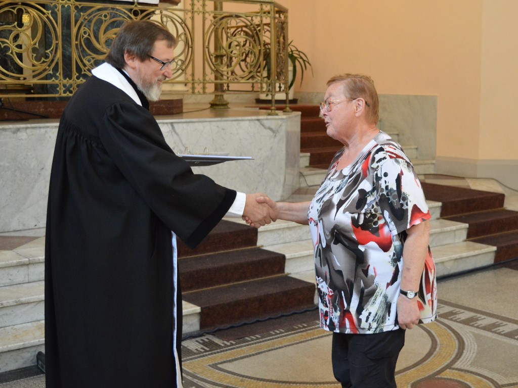 Farářka Mgr. Alena Naimanová byla oceněna za celoživotní službu duchovní a nemocniční kaplanky a skvělou spolupráci s městem a krajem.