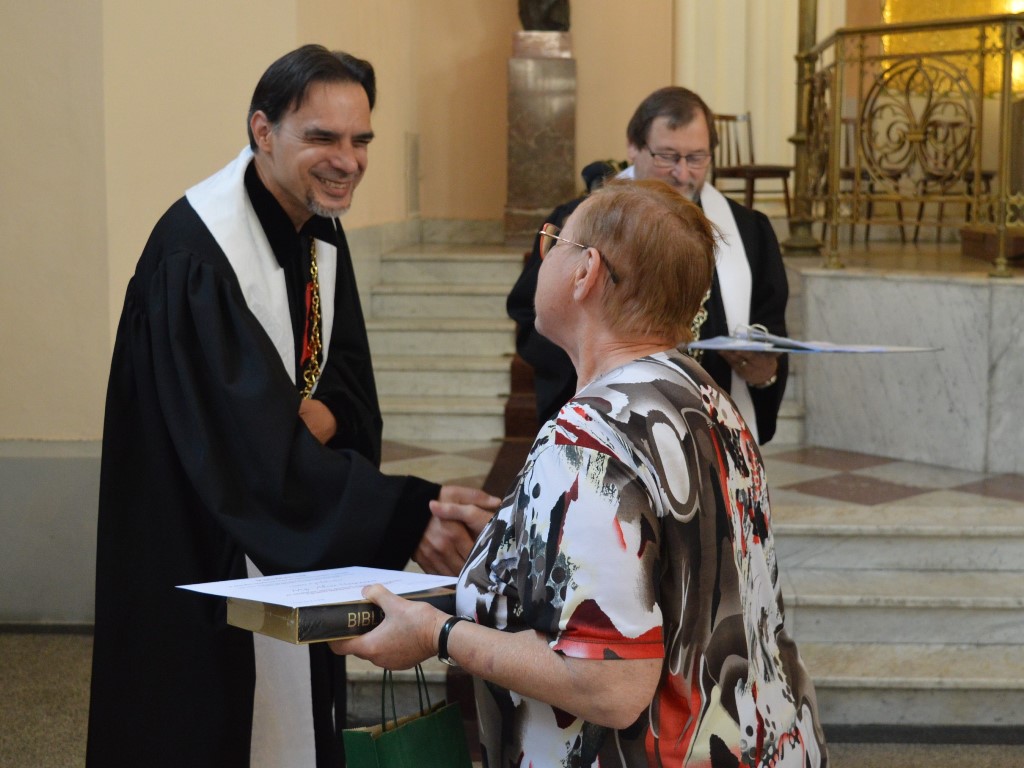 Farářka Mgr. Alena Naimanová byla oceněna za celoživotní službu duchovní a nemocniční kaplanky a skvělou spolupráci s městem a krajem.