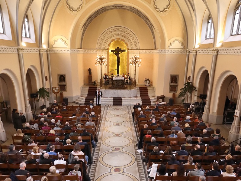 Konalo se 1. zasedání IX. řádného sněmu CČSH